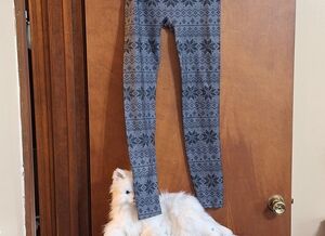 Gray Patterned Leggings with Pink Accents